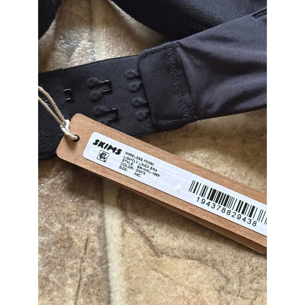 SKIMS Wireless foam lightly lined bra in Onyx - Picture 8 of 8